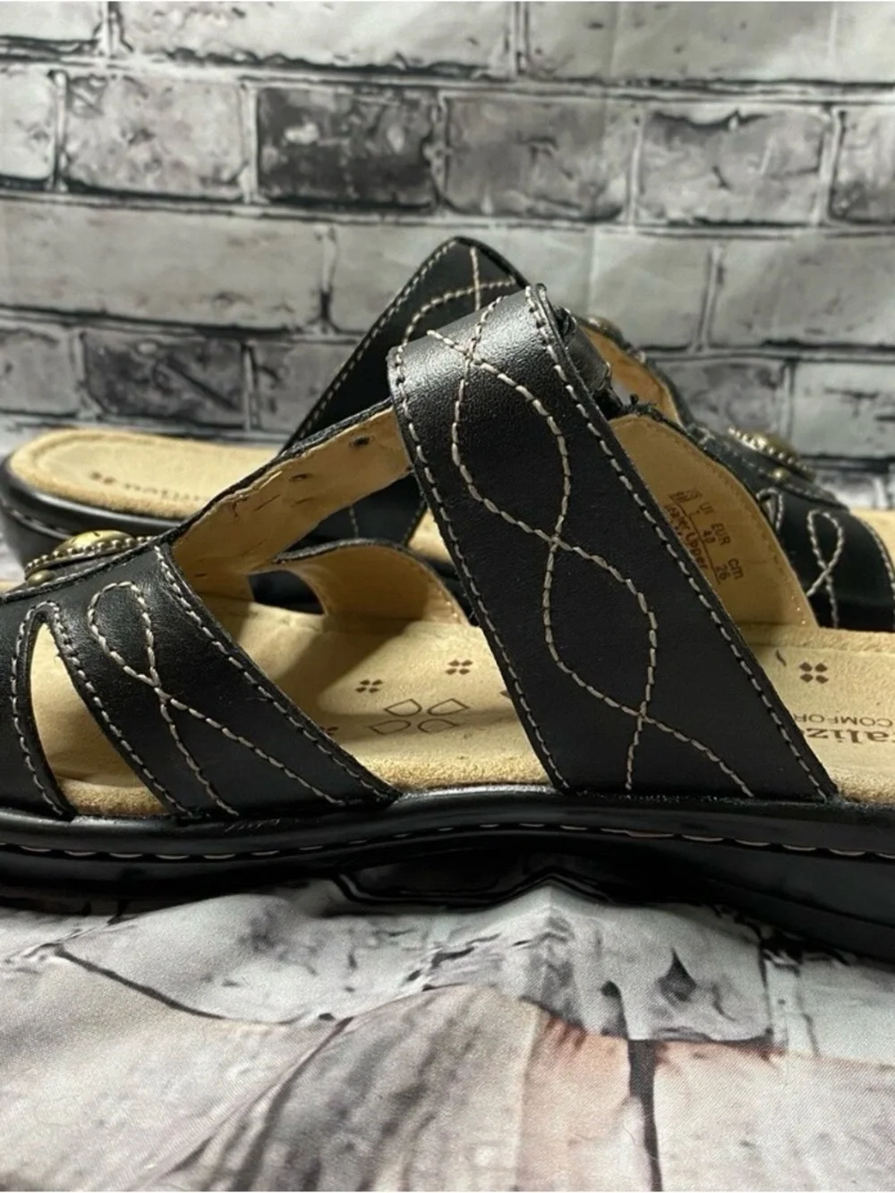 Naturalizer Journie N5 Comfort Sandal Womens Size 9M Black Brass Gromets Detail